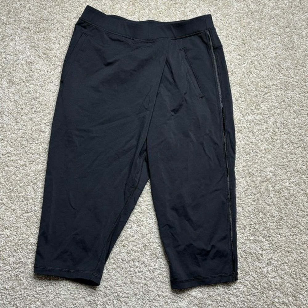 Lululemon Retreat Yogi Crop